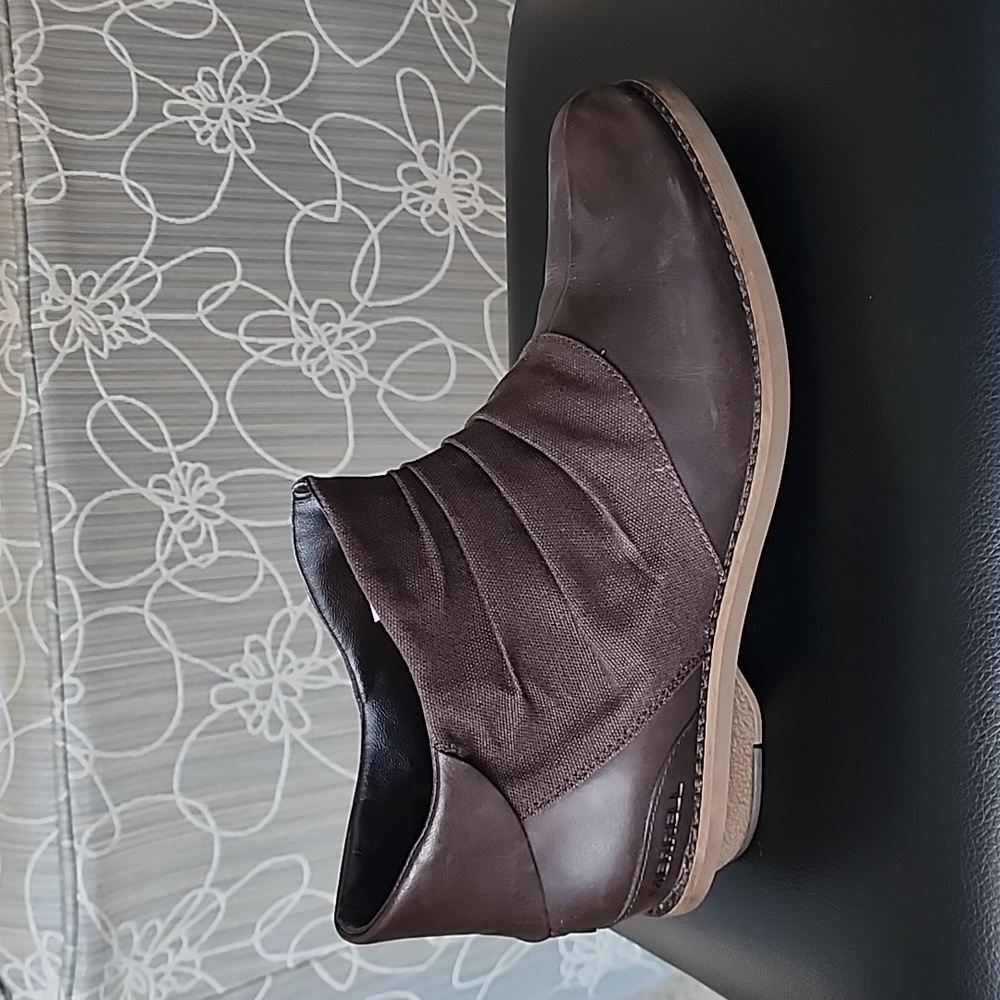 Merrell Brown Booties - Picture 10 of 12